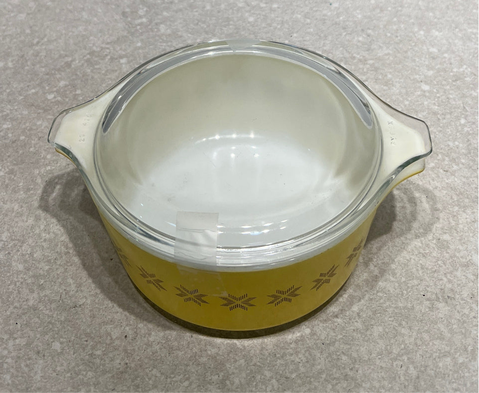 Covered Pyrex Bowl - as is 472