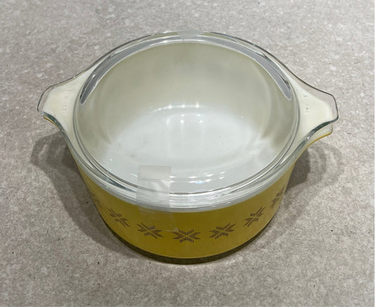 Covered Pyrex Bowl - as is 472