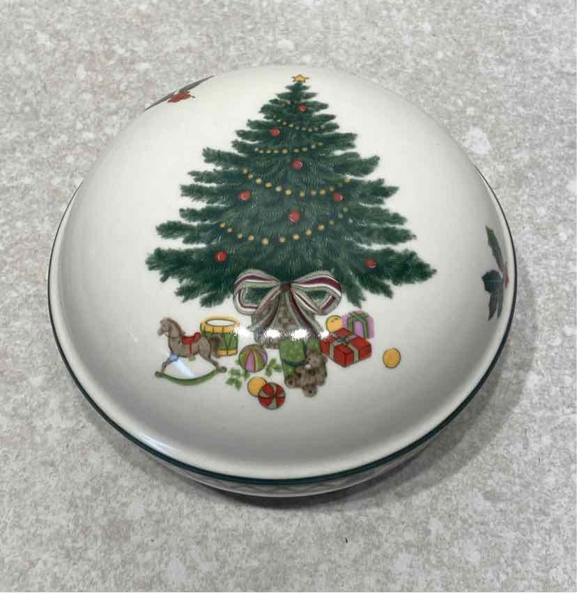 Mikasa Covered Bowl