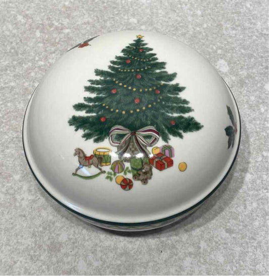 Mikasa Covered Bowl