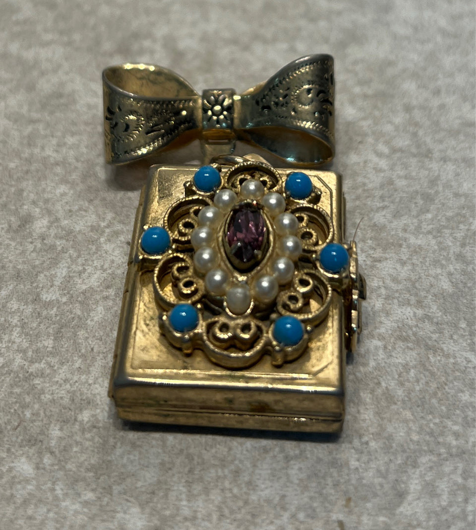 Coro Folding Photo Pin