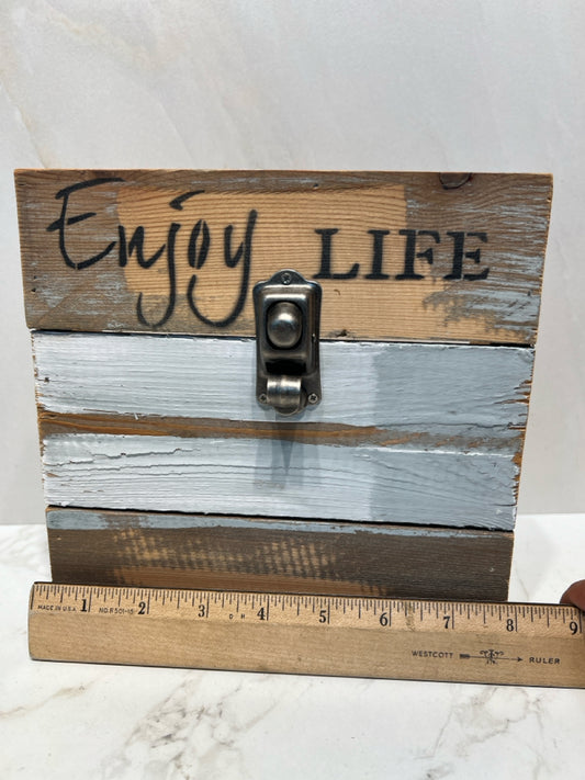 Box Sign
