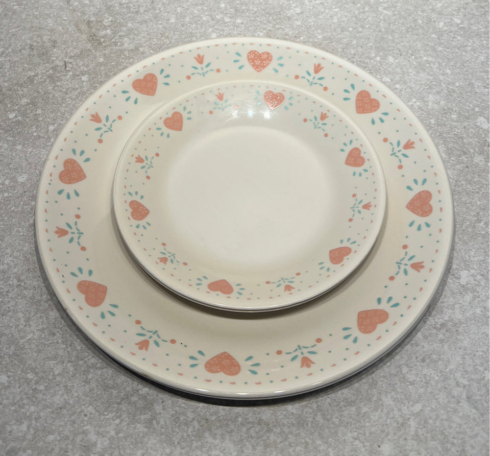 Set of 4 Corelle Plates