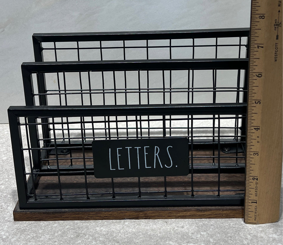 Letter Rae Dunn