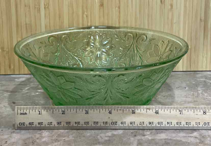 Tiara Chantilly Serving Bowl