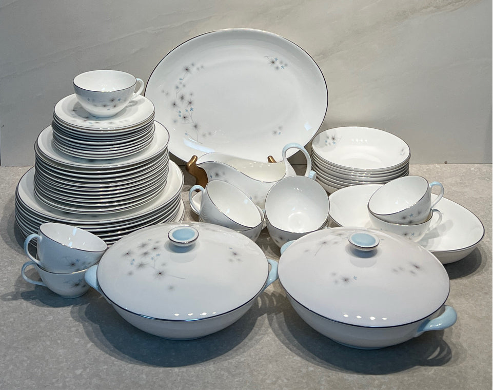 Royal Doulton Thistledown Dinnerware Set