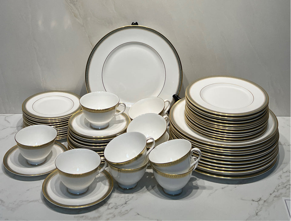 Royal Doulton Dinnerware Set