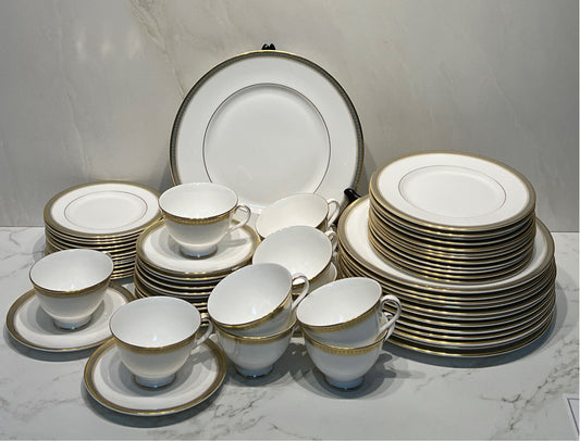Royal Doulton Dinnerware Set