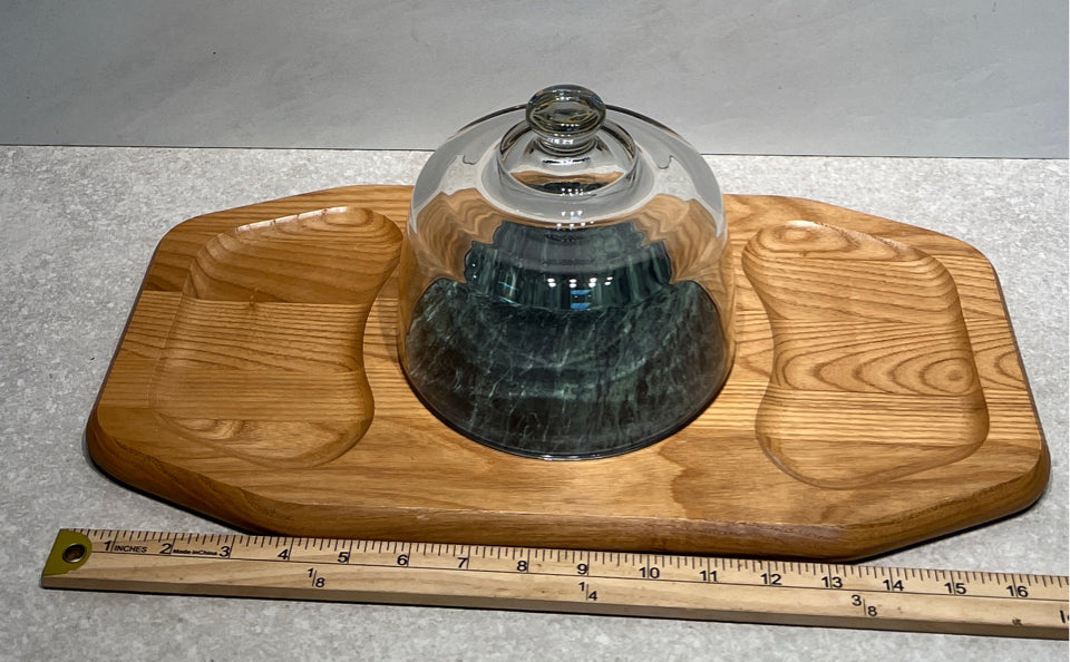 Tray with dome