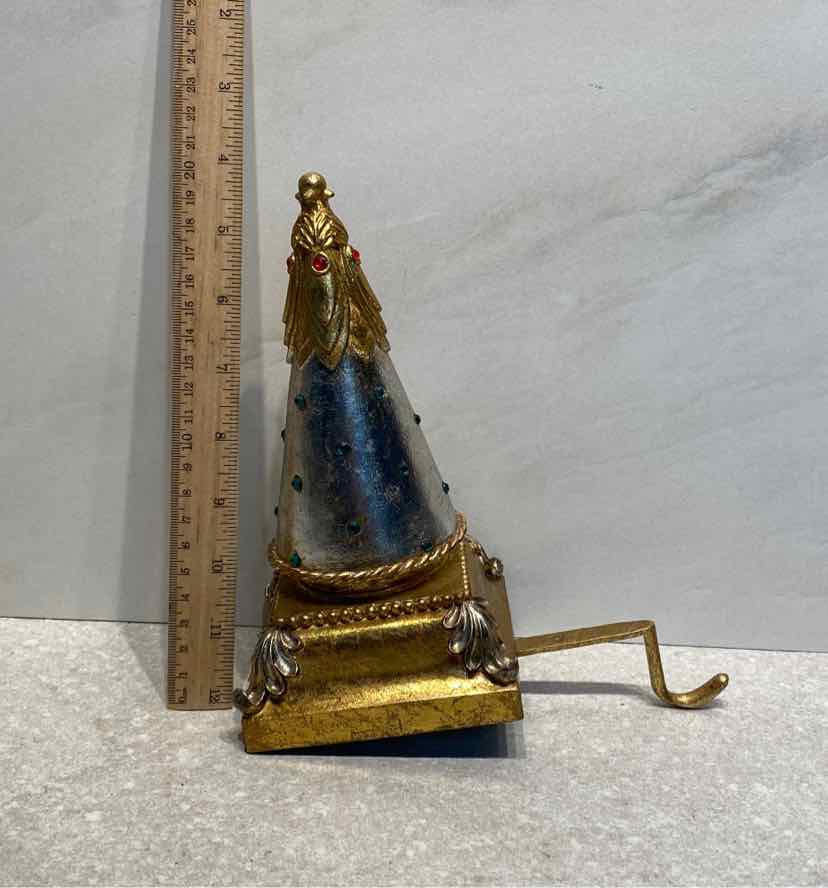 Bombay Stocking Holder