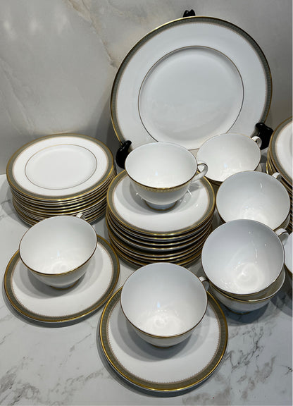 Royal Doulton Dinnerware Set