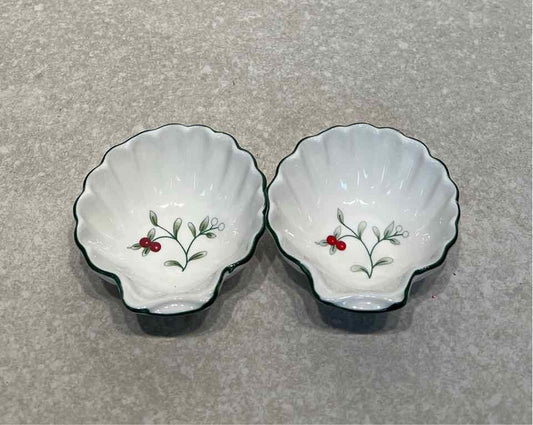 Set of 2 Winterberry Bowls