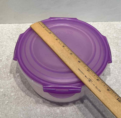 Lock & Lock Covered Bowl