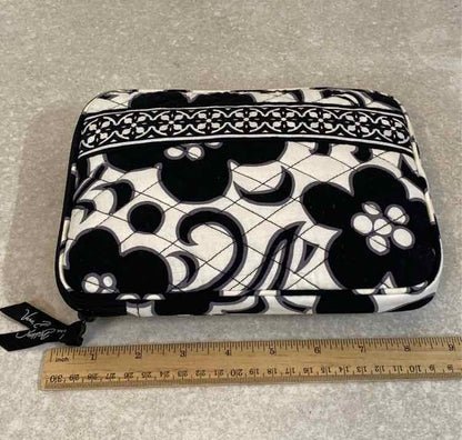 Vera Bradley Zippered Pouh