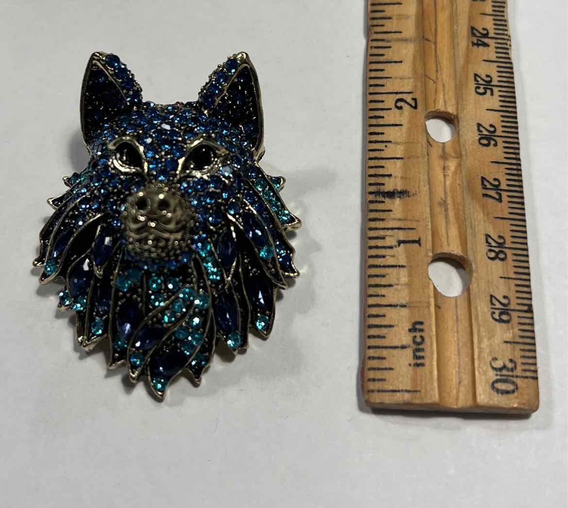 Wolf Head Pin