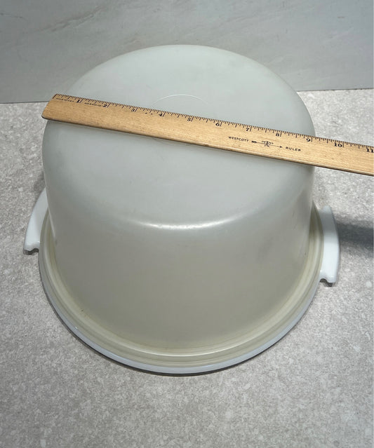Tupperware Covered Cake Container