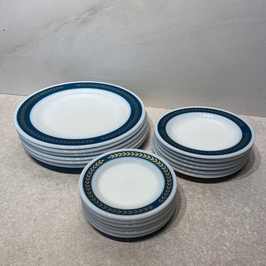 Pyrex Turquoise Laurel  Leaf  - 18 Plates