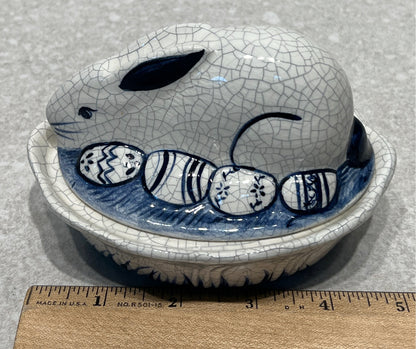 Dedham Pottery Covered Rabbit