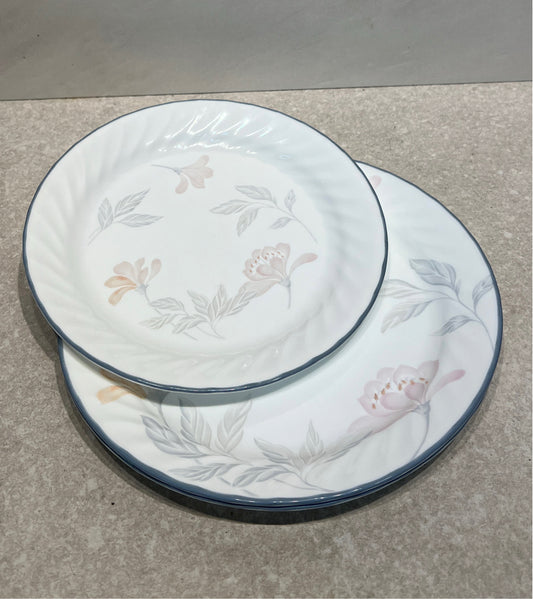 Set of 3 Corelle Plates