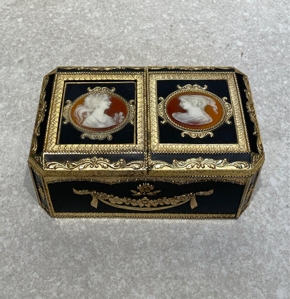 Splendid Cameo Musical Box