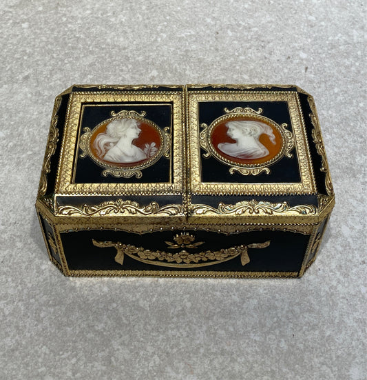 Splendid Cameo Musical Box