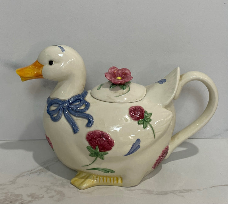 Lenox Poppies on Blue Duck Teapot