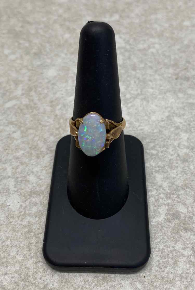 14KT Gold Opal Ring