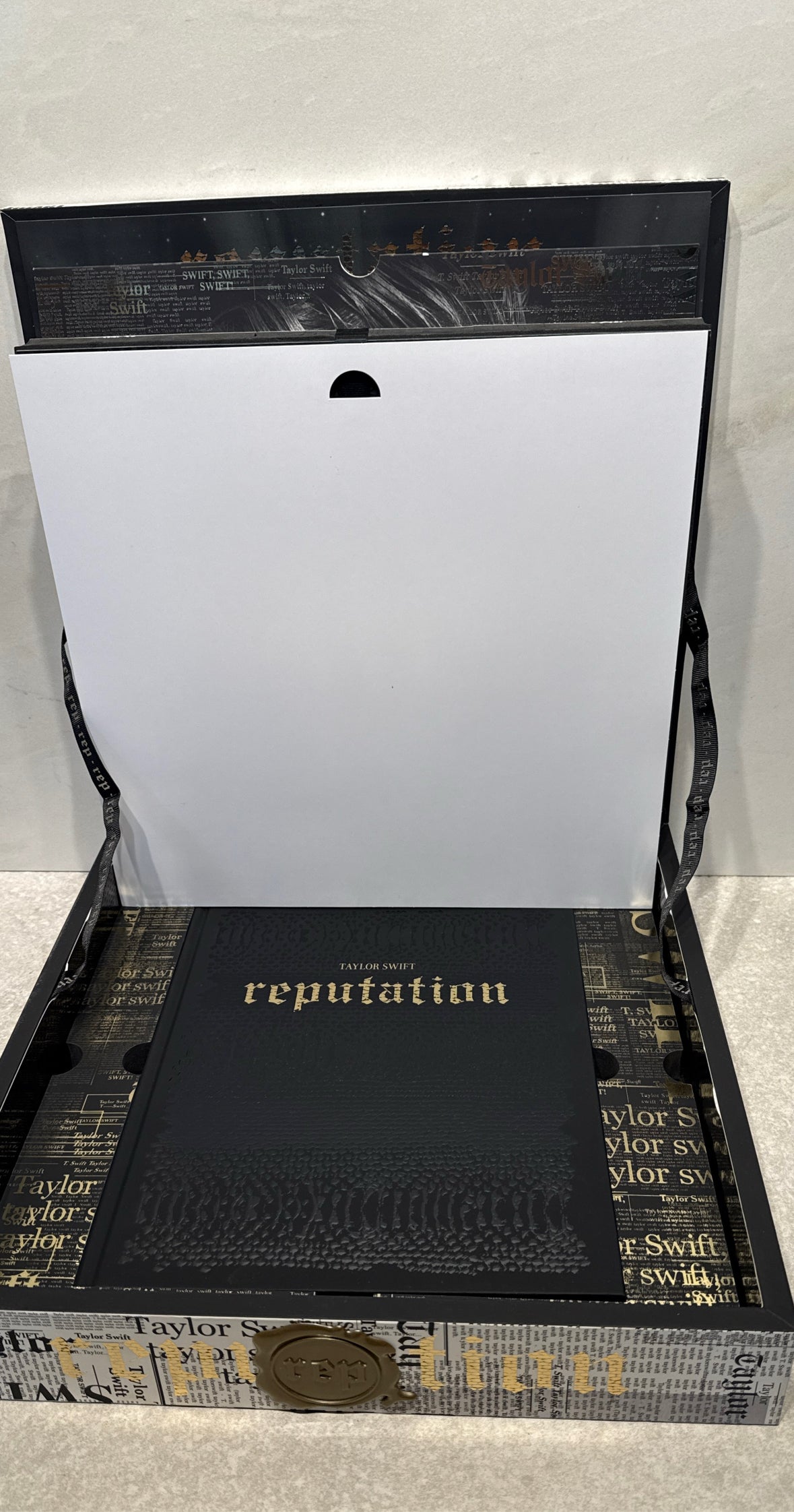 Taylor Swift Reputation Stadium Tour Box