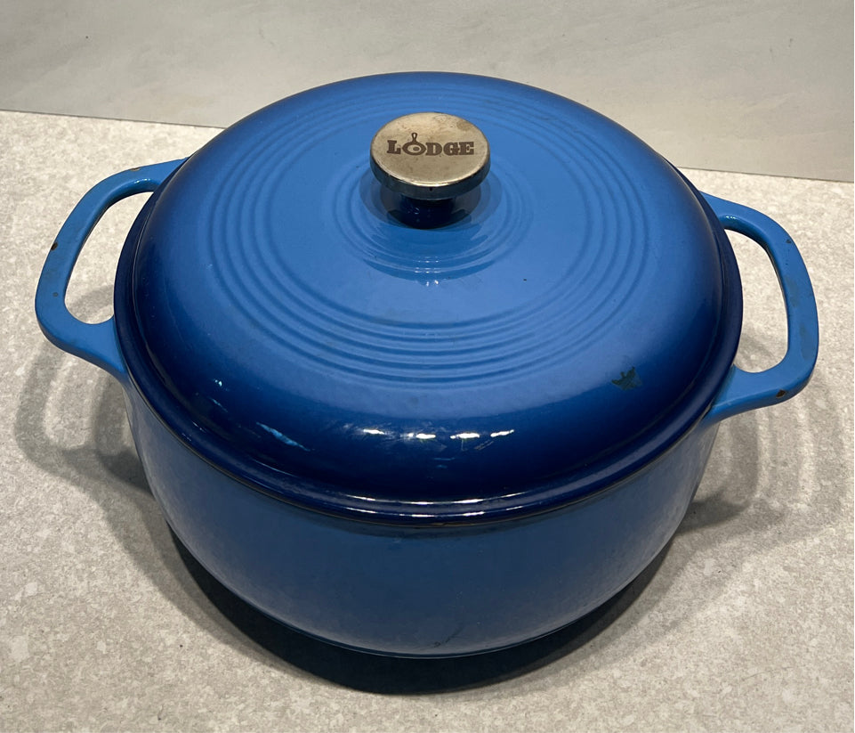 Lodge Covered Pot