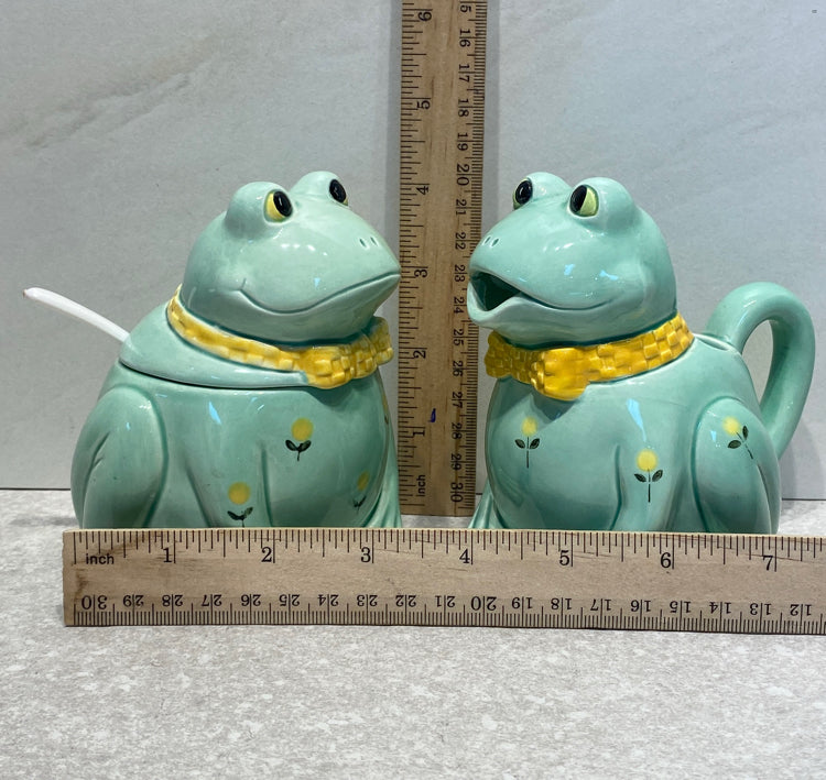 Vintage Frog Sugar and Creamer
