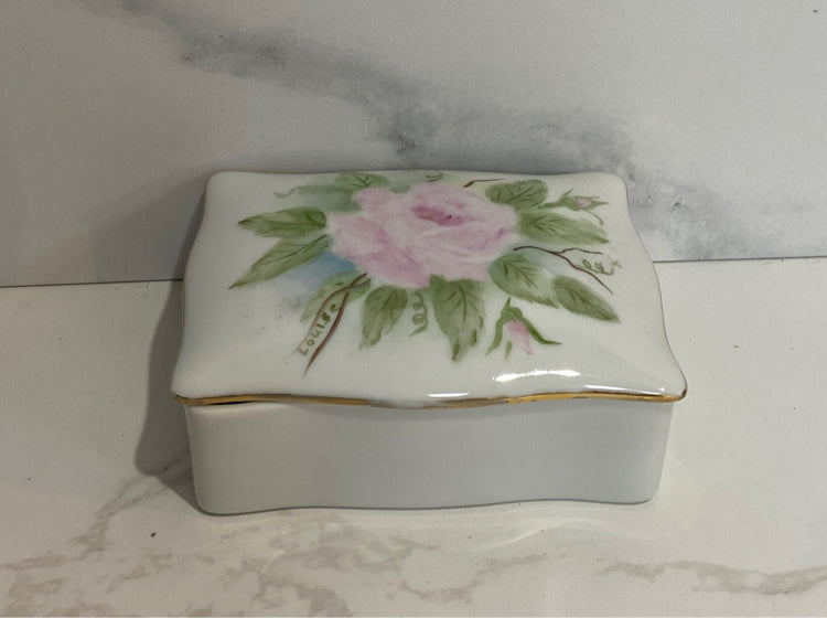 Vovered Trinket Box