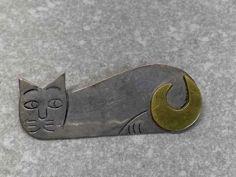 Cat Sterlng pin