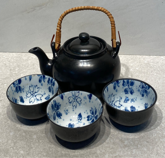 Teapot with 3 Cups