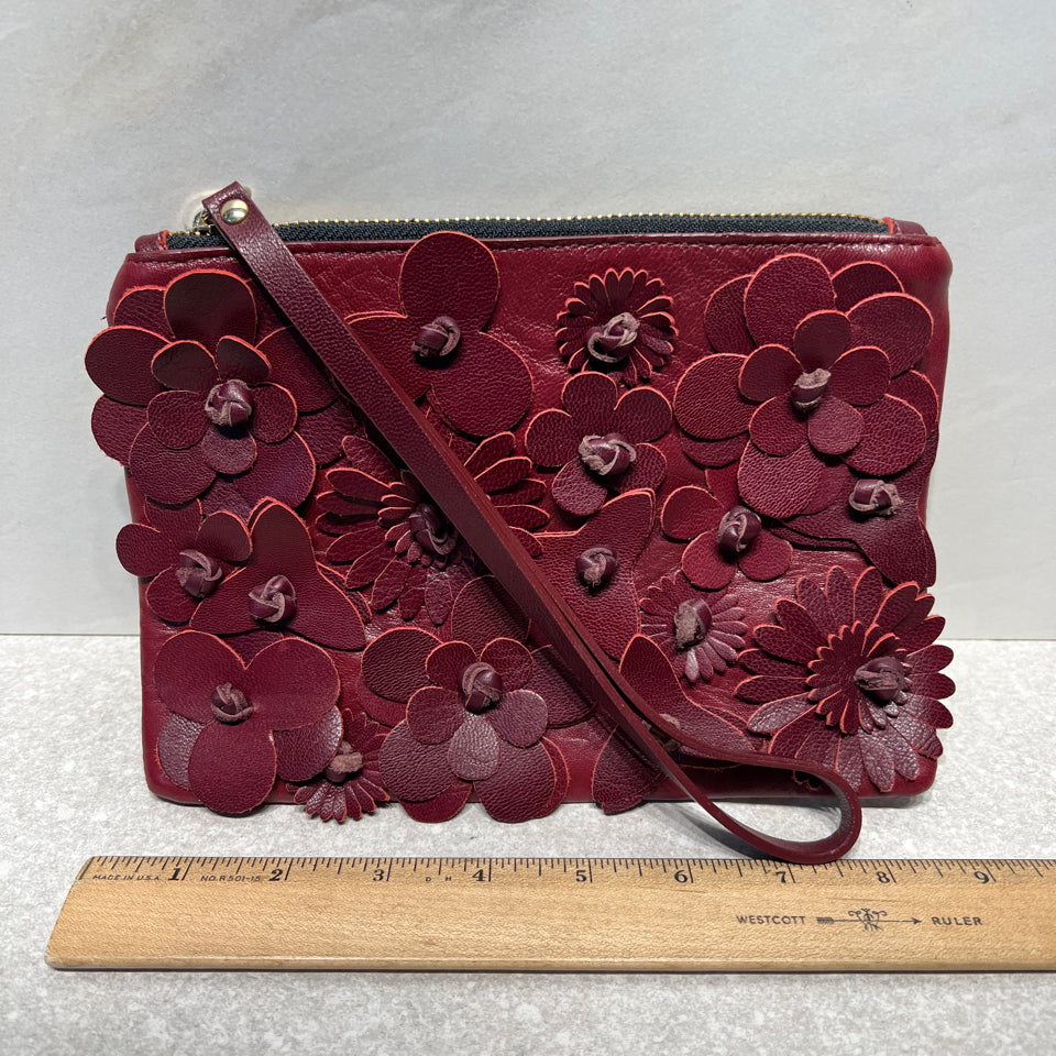 Punto Fibbia Leather Flower Writlet