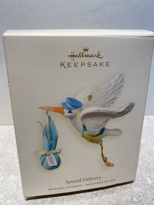 Hallmak Ornament