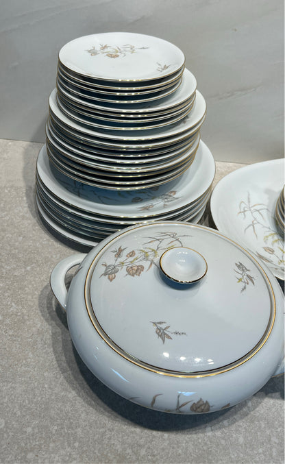 Krister Dinnerware Set