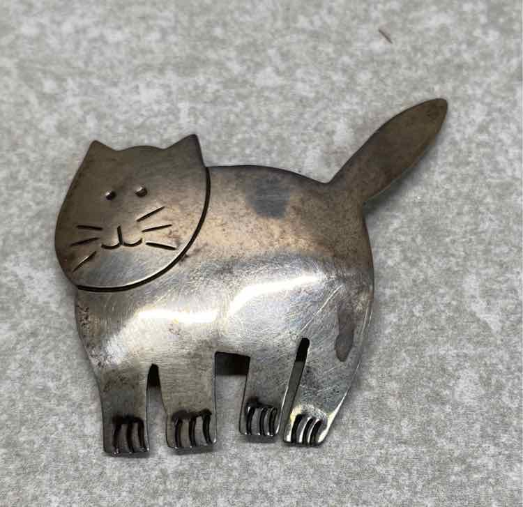 Cat Sterlng pin