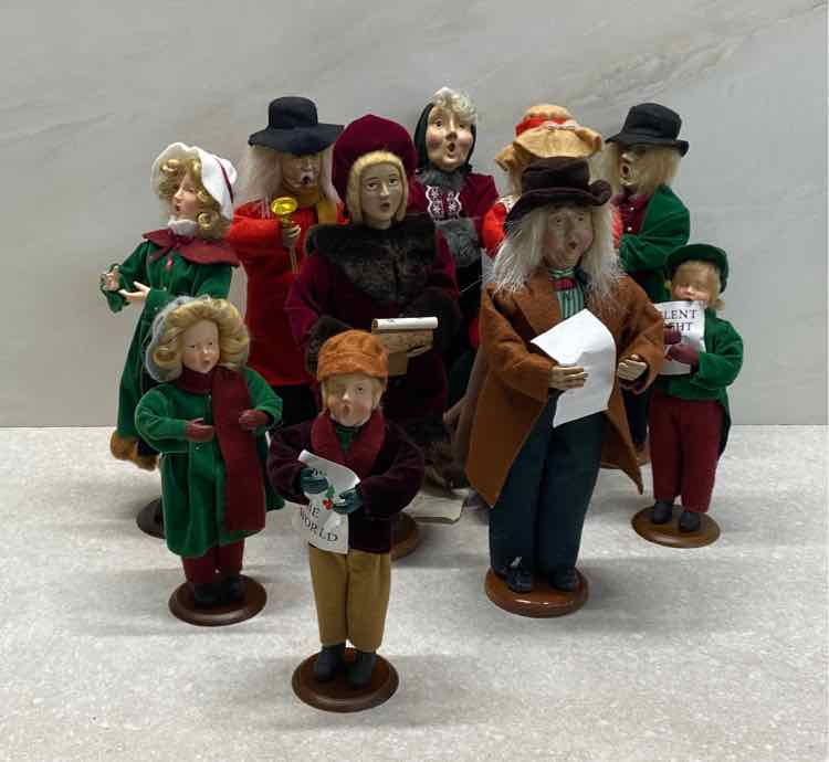 Lot Of Carolers