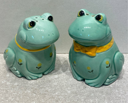 Vintage Frog Salt and Pepper