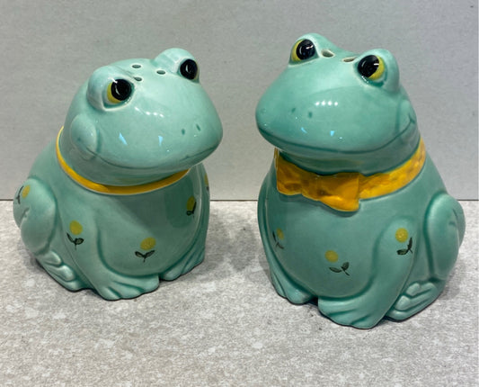 Vintage Frog Salt and Pepper