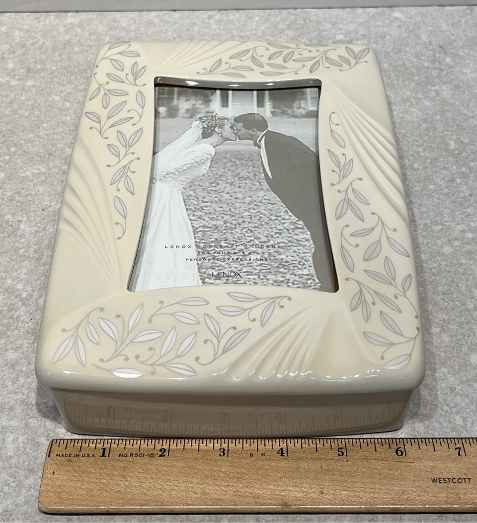 Lenox Frame Box