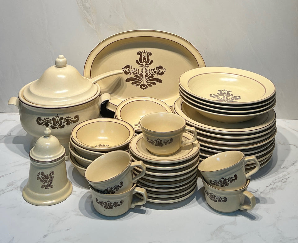 Pfaltzgraff Set