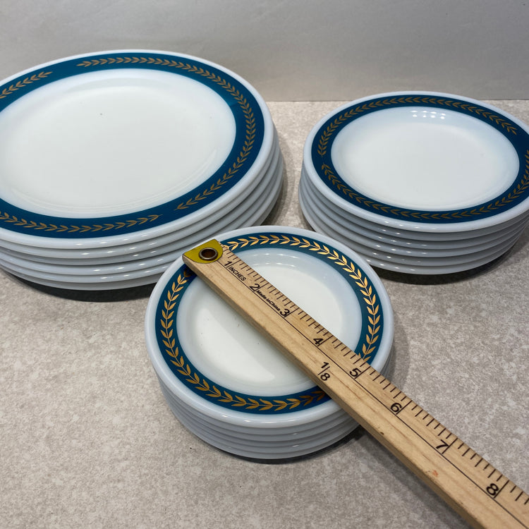 Pyrex Turquoise Laurel  Leaf  - 18 Plates