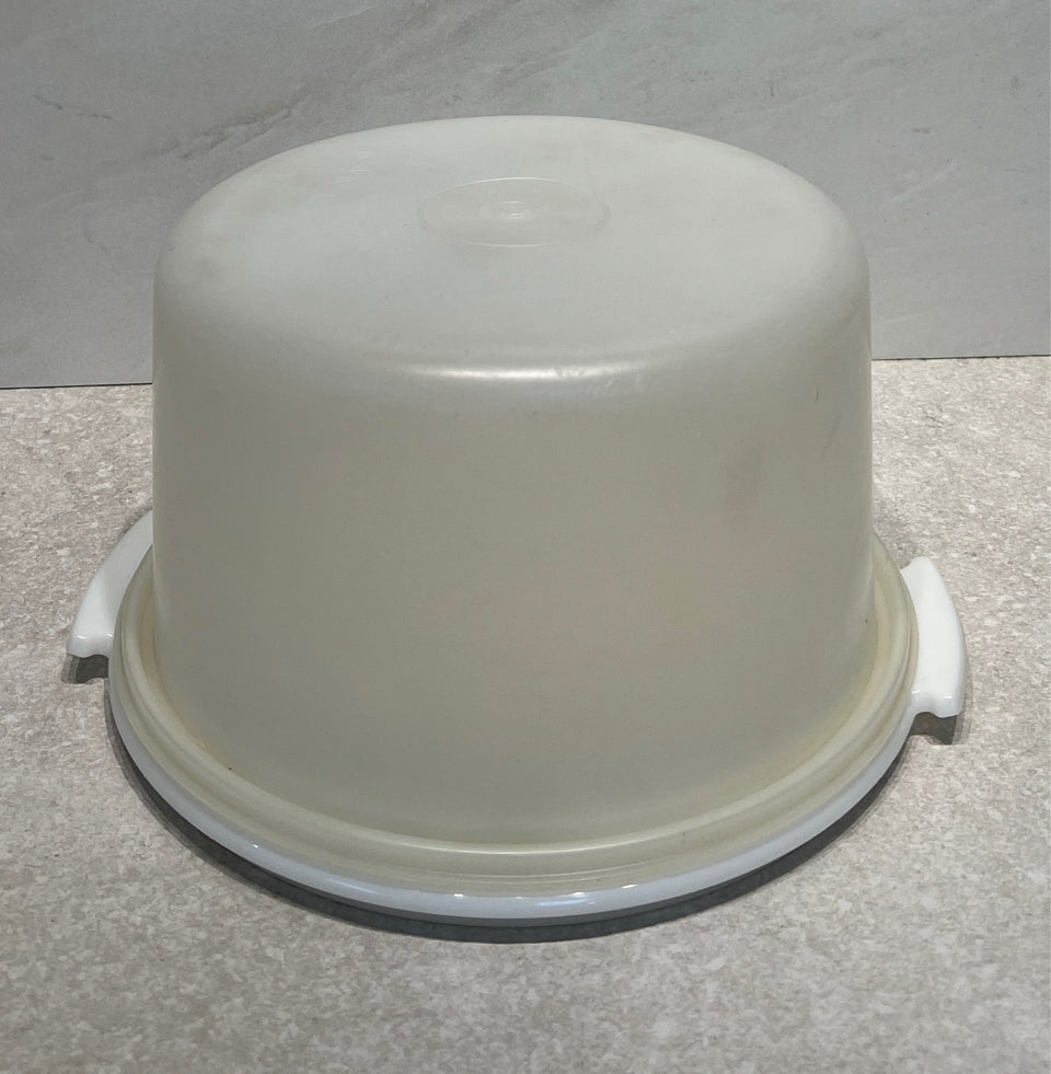 Tupperware Covered Cake Container