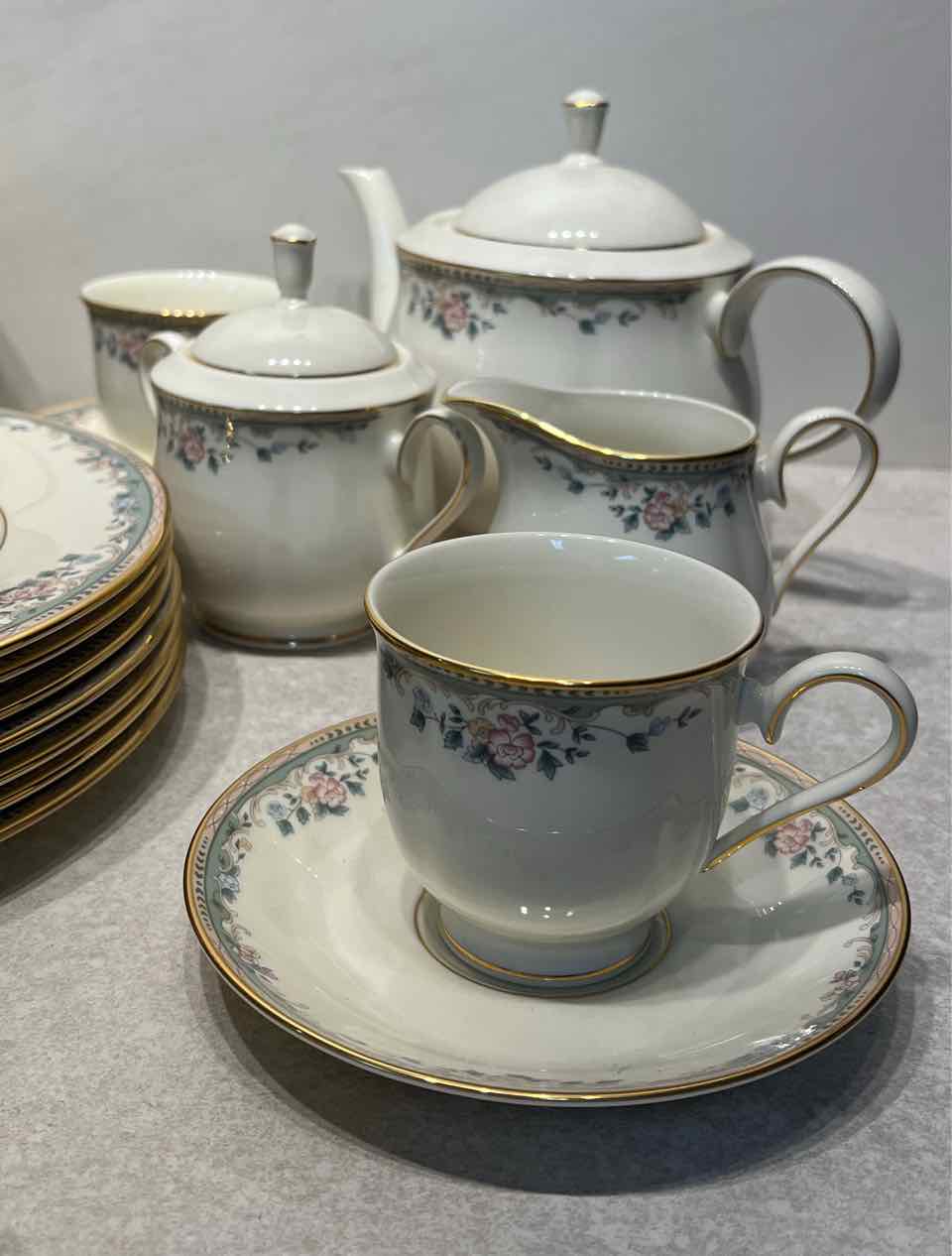 Lenox Spring Vista Dinnerware Set