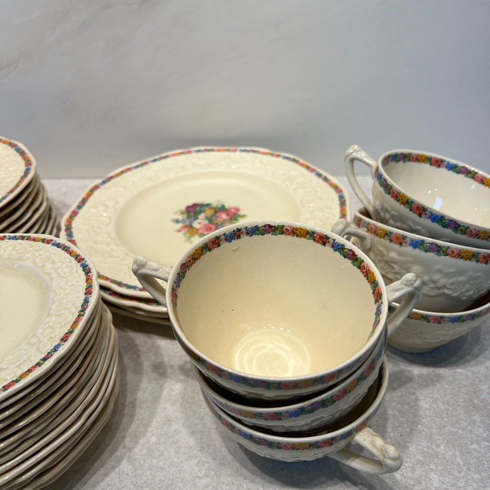 Cown Ducal Gainsborough Dinnerware Set