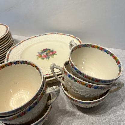 Cown Ducal Gainsborough Dinnerware Set