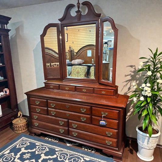 Dresser With Mirror