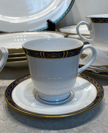 Royal Worcester Mountbatten Dinnerware Set