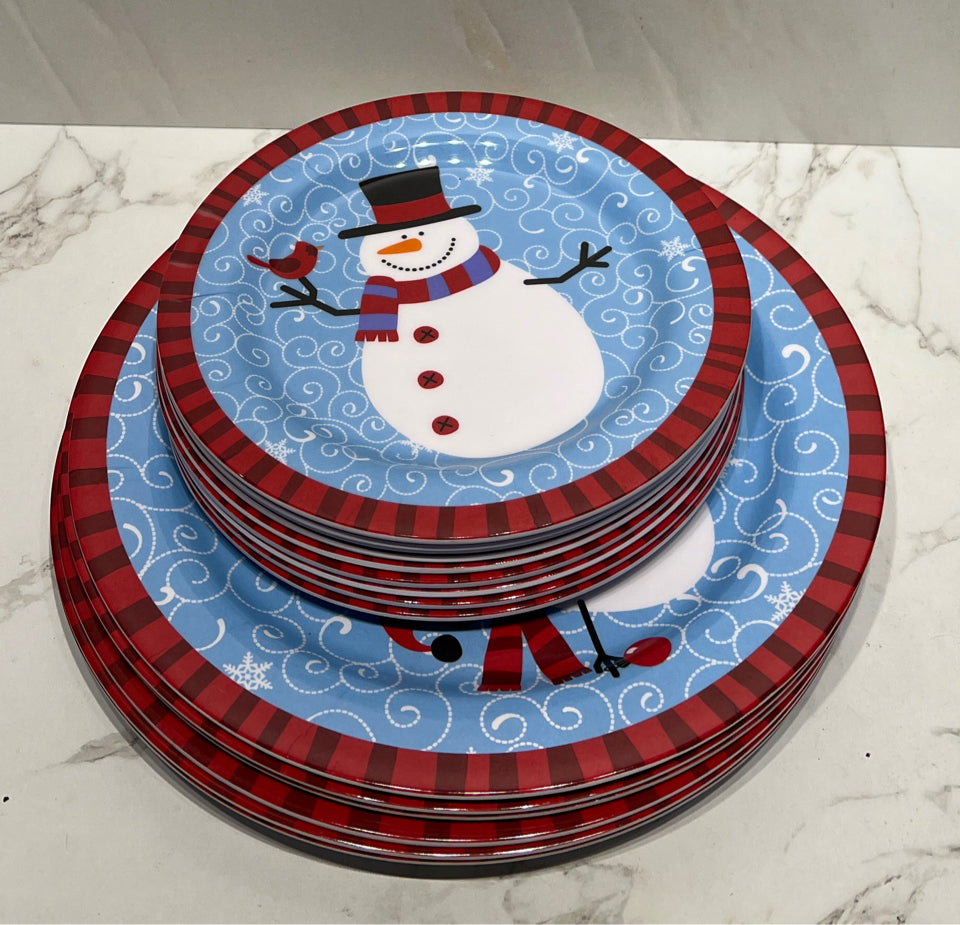 Lot Of Plastic Plates